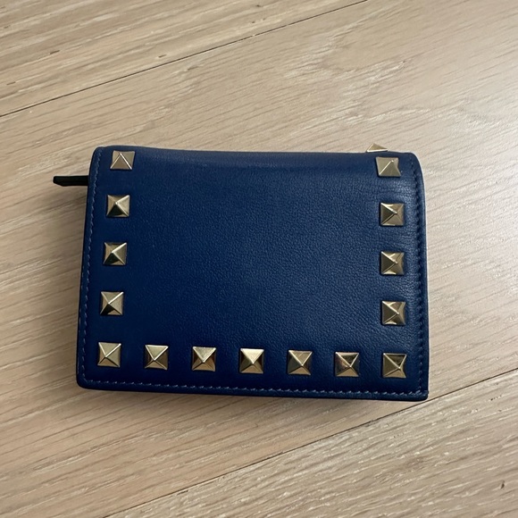 AUTHENTIC VALENTINO SMALL ROCKSTUD WALLET BLUE - Picture 1 of 6